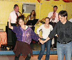 Balkan folklore dances course led by Jatila van der Veen